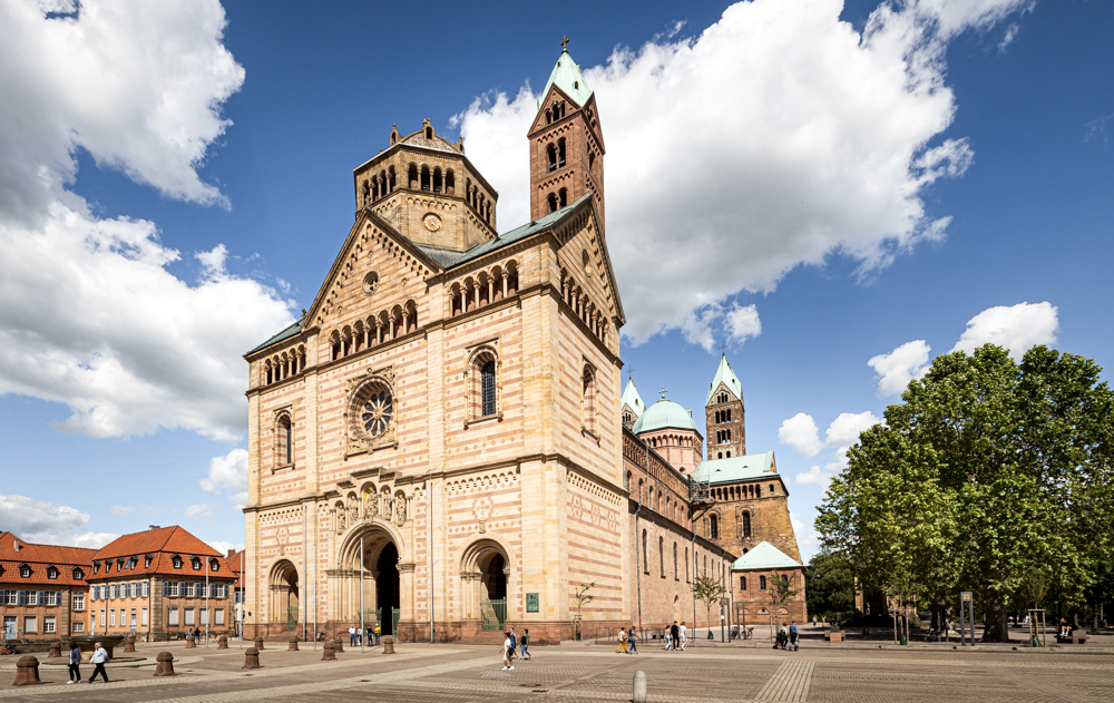 Speyerer Dom, eine der bekanntesten Sehenswürdigkeiten in der Südpfalz.