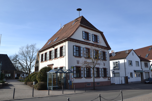 Historisches Rathaus in Römerberg, einer der Sehenswürdigkeiten in der Südpfalz.